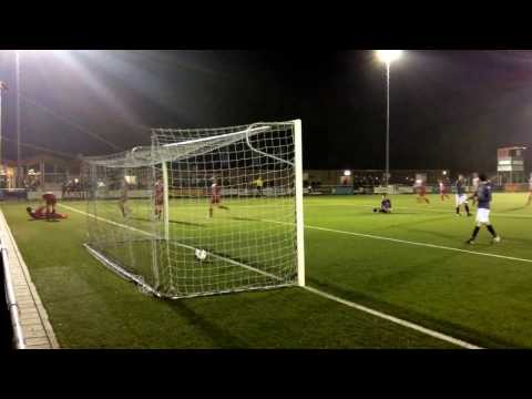 Zouaven komt op 2-0 tegen FC De Bilt en Alpha Kashama is de cameraman zelfs te snel af.