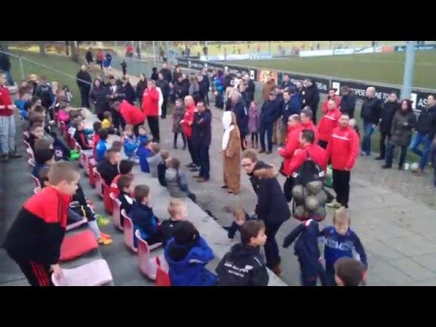 Paashaas op bezoek bij (mini)F-Jeugd v.v. Schaesberg