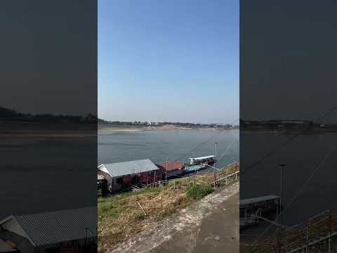 Phrathat Lanong para Phrathat Klang Nam / Phra That Nong Khai: Chedi afundado no rio Mekong #nomad