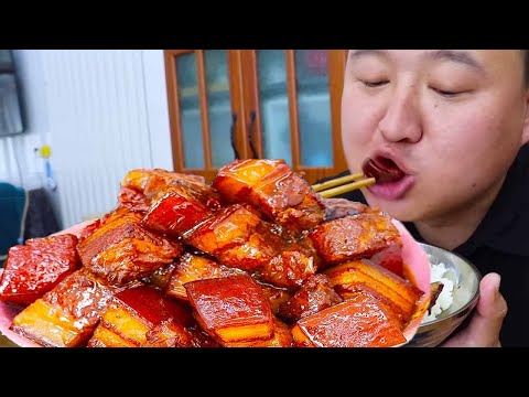 20 Pounds Of Pork Belly Is Used As "Braised Pork", Which Is Fat But Not Greasy!