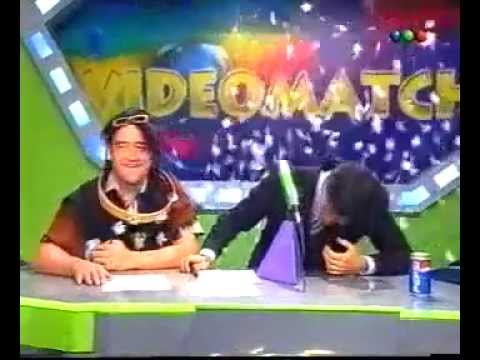 Entra Waldo resbala y cae