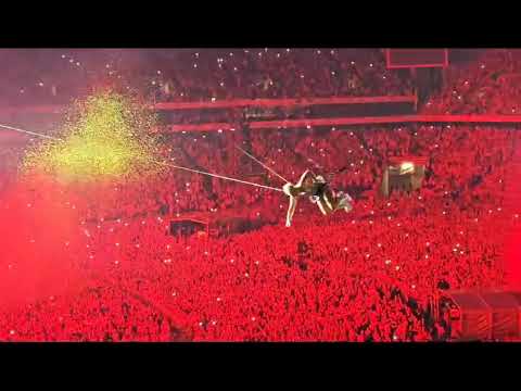 @PinkVideoVault Fly Part 23 #pink #justinderrico #Köln #live #livemusic #music