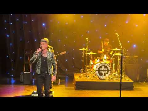 Dan Budd as Robbie Williams