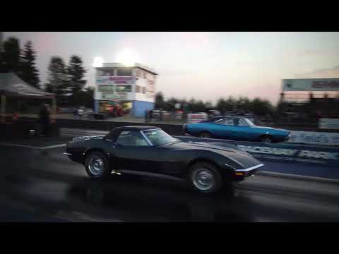 Muscle Car Battle  71 Corvette Roadster VS 68 Charger