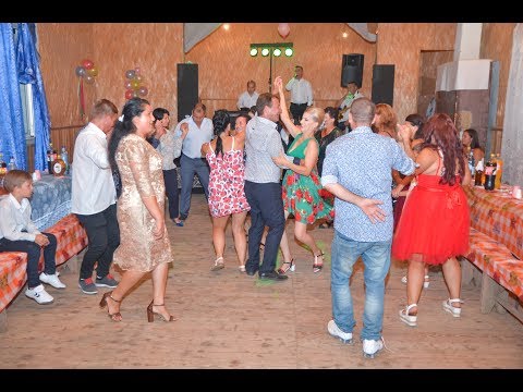 13 DANSURI frumoase la petrecere de Botez  -  LIVE !