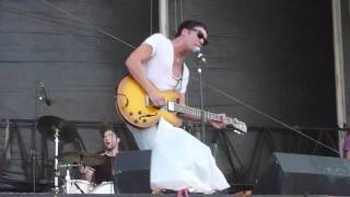 The Cribs - I'm A Realist [Live @ Lollapalooza 2010]