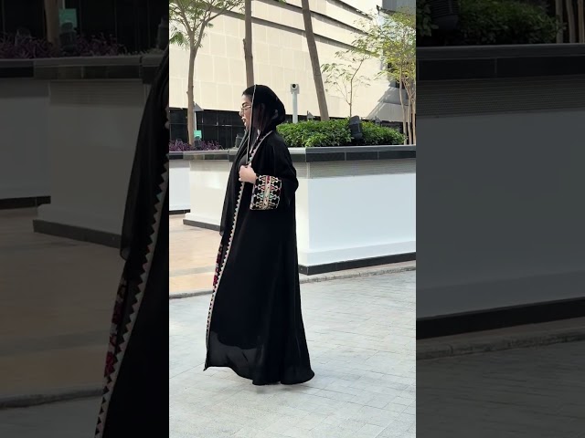 عباية تطريز ملون  قصة نص بشت قماش انترنيت