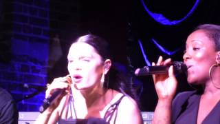 Jessie J - Conquer The World/ Wonderwall (Acoustic) (HD) - Village Underground - 20.07.14