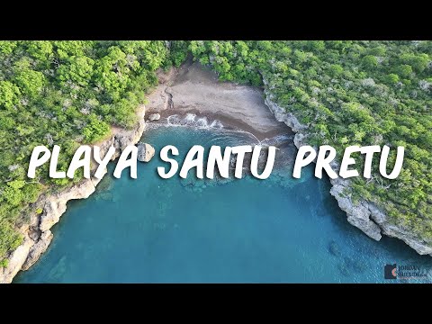 Playa Santu Pretu, Curacao - 15 minute hike to this black sand beach from Playa Santa Cruz