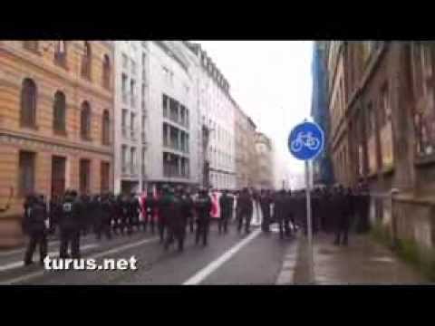 Fans des FC Hansa Rostock marschieren durch Leipzig