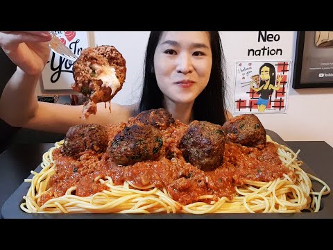 How to make Giant Cheese-Stuffed Meatballs! Spaghetti Bolognese w Cheesy Meatballs Cooking & Mukbang