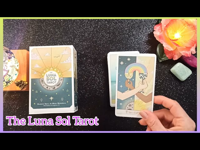Vídeo relacionado con Ungtyb Caja de cartas de tarot, almacenamiento de tarjetas de adivinación, caja de tarot de metal, soporte de tarot impreso con luna y sol, caja de almacenamiento de tarjetas de tarot, caja de