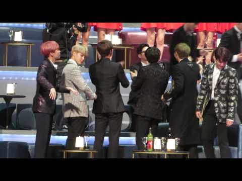 [FANCAM] 161202 BTS react to Got7 winning @MAMA 2016