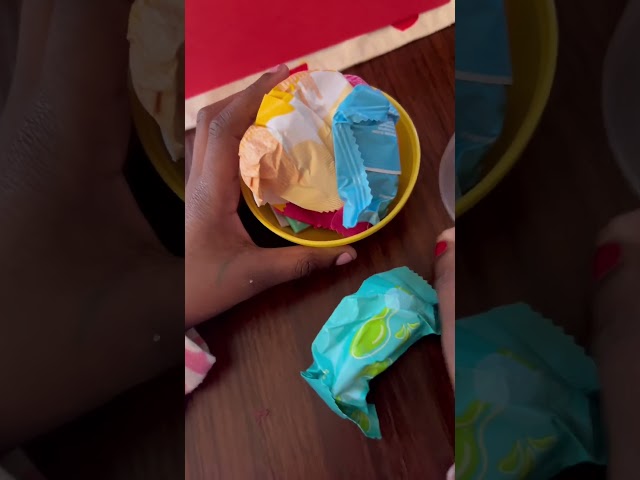 Video teaser for Test - MGA Entertainement - Make It Mini Food Cafe Series 3 Mini Collectibles - Jalisa