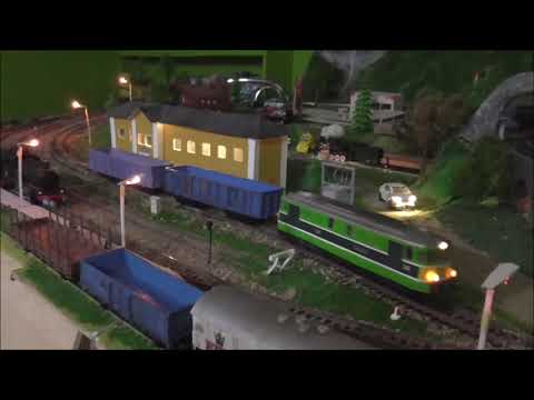 ST43 z transportem parowozu