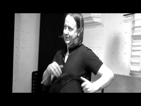 Bodhran tutorial by Andrew MacPherson - Holding the drum