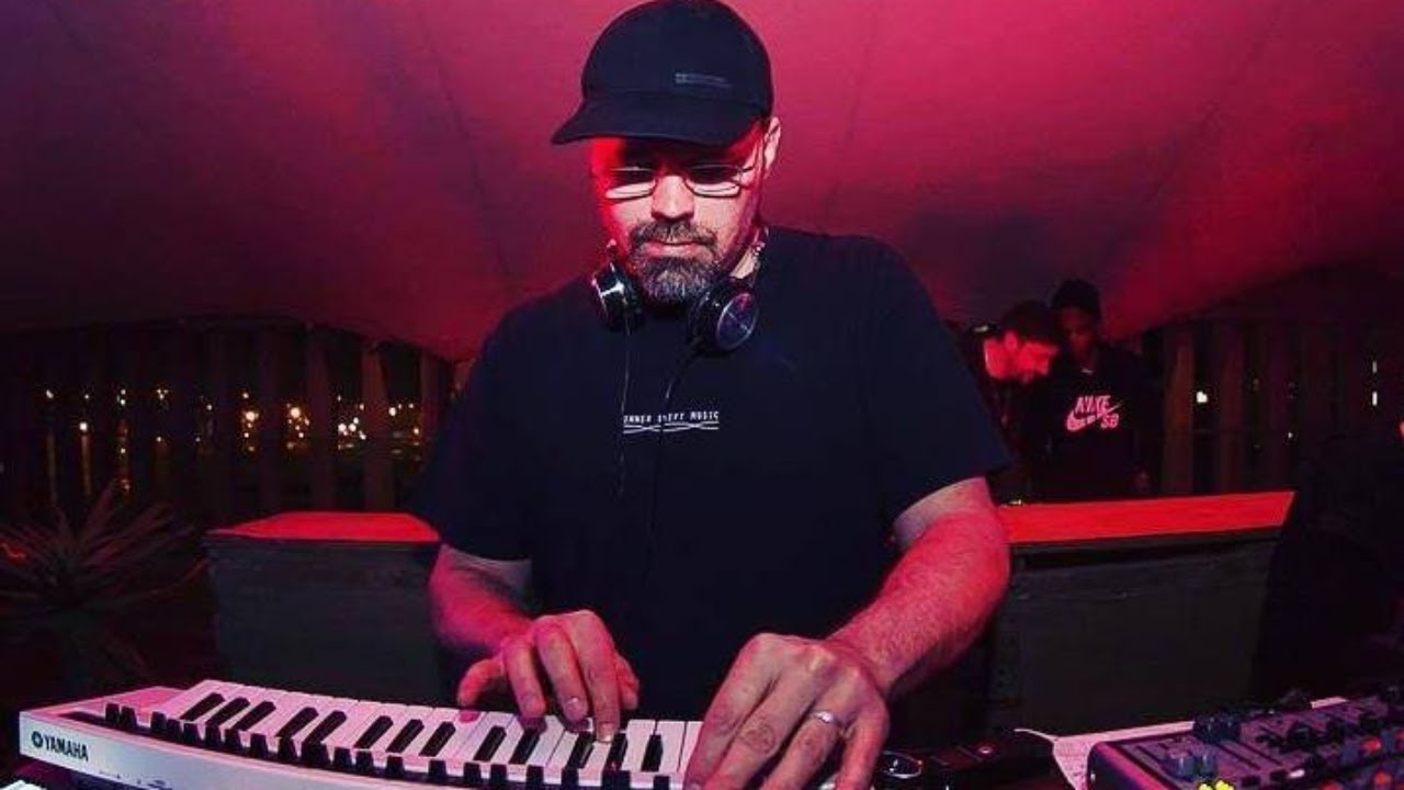 Brad P AKA Ancient Trees vs. Skyscrapers (LIVE STUDIO SET)