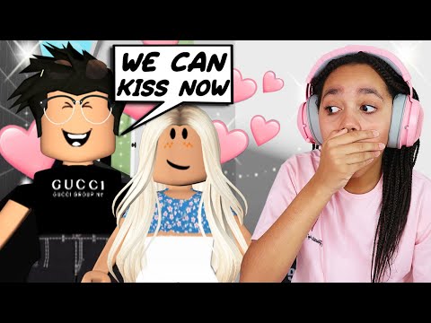 I Got A Boyfriend In Brookhaven Roblox Brookhaven Rp - roblox kissing animation