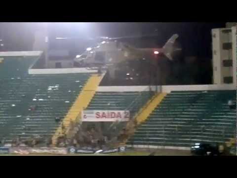 Helicoptero sobre a torcida Gaviões Alvinegros no jogo AVAÍ X Figueirense 16/02/2013