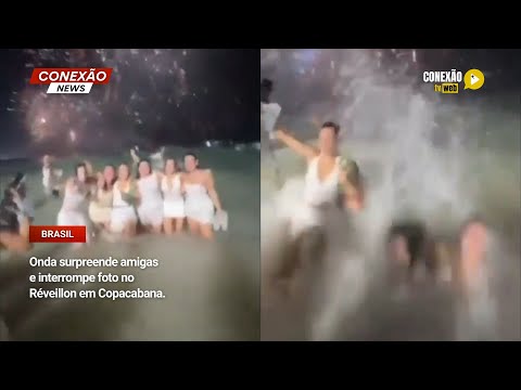 Vídeo: Onda surpreende amigas e interrompe foto no Réveillon em Copacabana.
