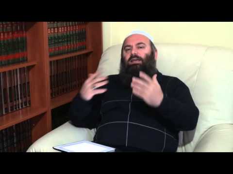 Nëse e mbaj mjekrrën si të Adem Ramadanit a e çoj vaxhibin në vend? - Hoxhë Bekir Halimi