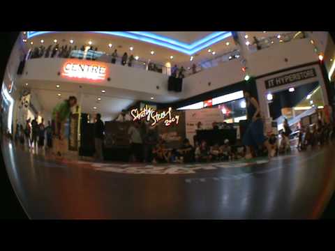 Floor Combat 2009 Bgirl - Battle 13 - Mabel Vs Nikki