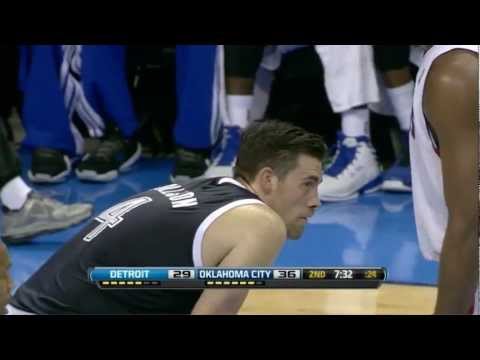 Nick Collison offensive rebound and kick out from the floor