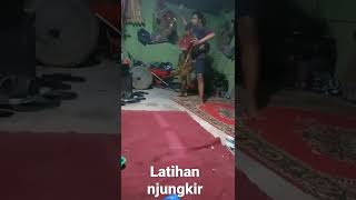 Download lagu latihan njungkir Handil kukar mp3