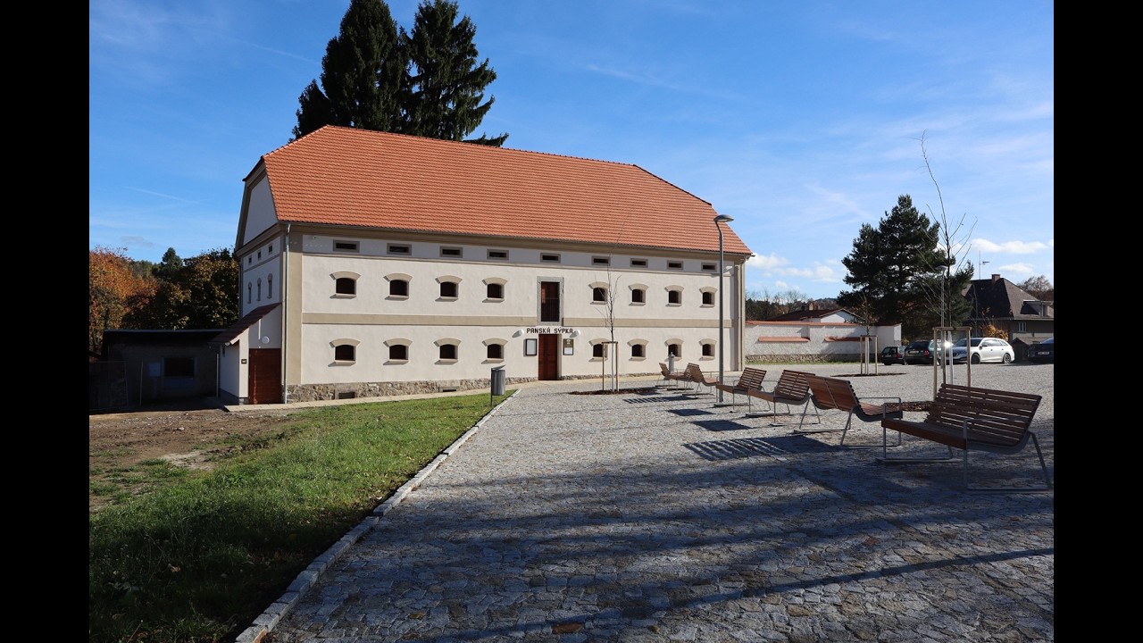 Live webcam view of Plaza de la Panská Sýpka, Volyně