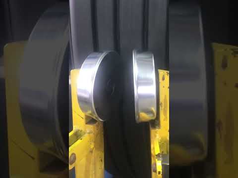 Aplicação da nova banda de rodagem no pneu - Recapagem/Recauchutagem de pneus