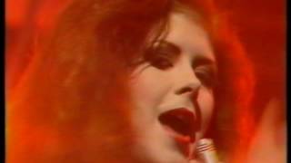 Guy Who Thinks His Elvis - Kirsty Maccoll with Legs & Co  (9th Jul 1981) (TOTP2)