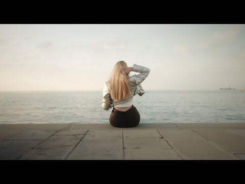 Nika Starčević  - Božični Poljub (Official music video)
