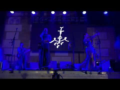 Fillas De Cassandra - V As moiras (Live)