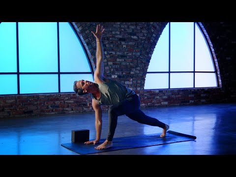 15min. Power Yoga "Get Up and Flow" with Travis