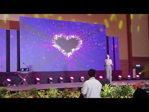 Elica Paujin nyanyi lagu Cinta live