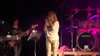 preview picture of video 'Iveta Bartošová ♥ Poměnka ~ Svitavy 25.11. 2013 ~ Živě ~ HD'