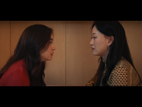 Kitty and Yuri kiss | XO, Kitty