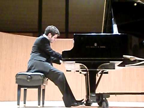 Roget plays Rachmaninoff Etude-Tableaux in D Major op. 39 no. 9