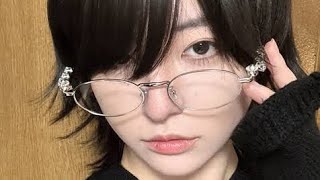 古民家解体グラドルが話題「お手伝いしてきたよ」ヘルメット姿で畳に座り休憩ショット「作業着ごと輝かせてしまうあたり直球美少女」..