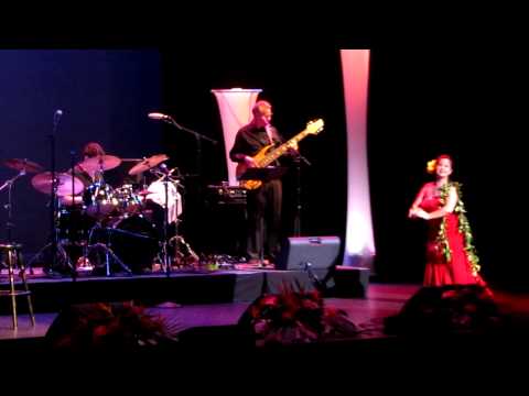 Amy Hanaiali'i & Napua Makua - Hawaian song and hula  (Maui live 3.5.11)