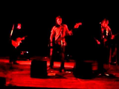 Tři vocasi - Fuck Off America