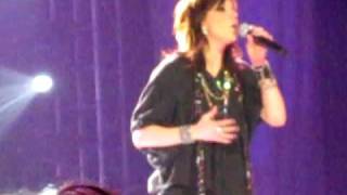 Martina McBride - 03 - Happy Girl - Green Bay WI  3-27-2010