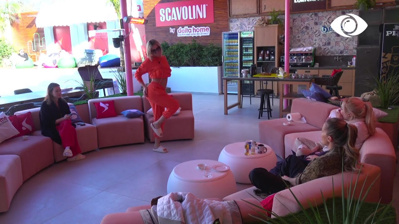 Kejvina e nis ditën me twerk, vajzat studiojnë lëvizjet