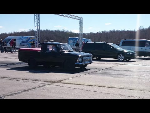 Volvo V70 2.5 vs '92 IZ-2715 Turbo 1/4 mile drag race