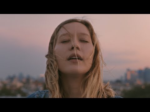 Julia Jacklin "Eastwick" Live - Sideshow Alley