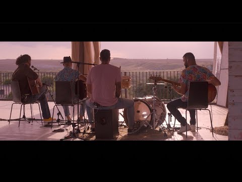 Efecto Pasillo – Hueles a fresa (Videoclip Oficial)