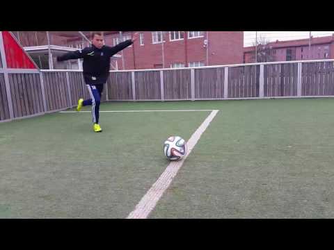 Young football player Leo Walta @leowalta - how to kick soccer ball