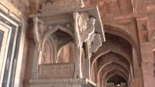 preview picture of video 'Historical Mandu, India: The  Friday Mosque and Tombs'