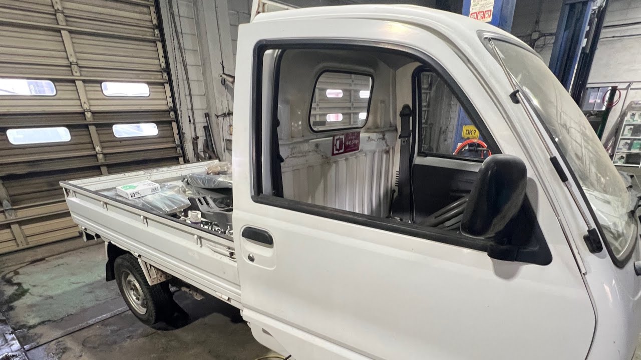 ネズミ君に侵略され沈黙の三菱ミニキャブ君が目覚めた！