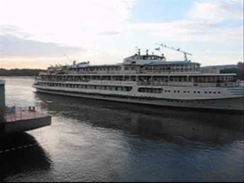"Aleksander Matrosov" passenger ship is leaving Krasnoyarsk (summer 2011)